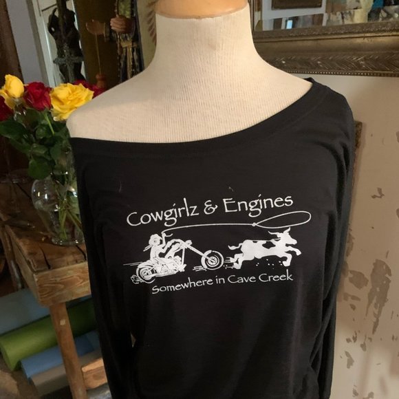 Cowgirz and Engines Tee - Picture 4 of 6